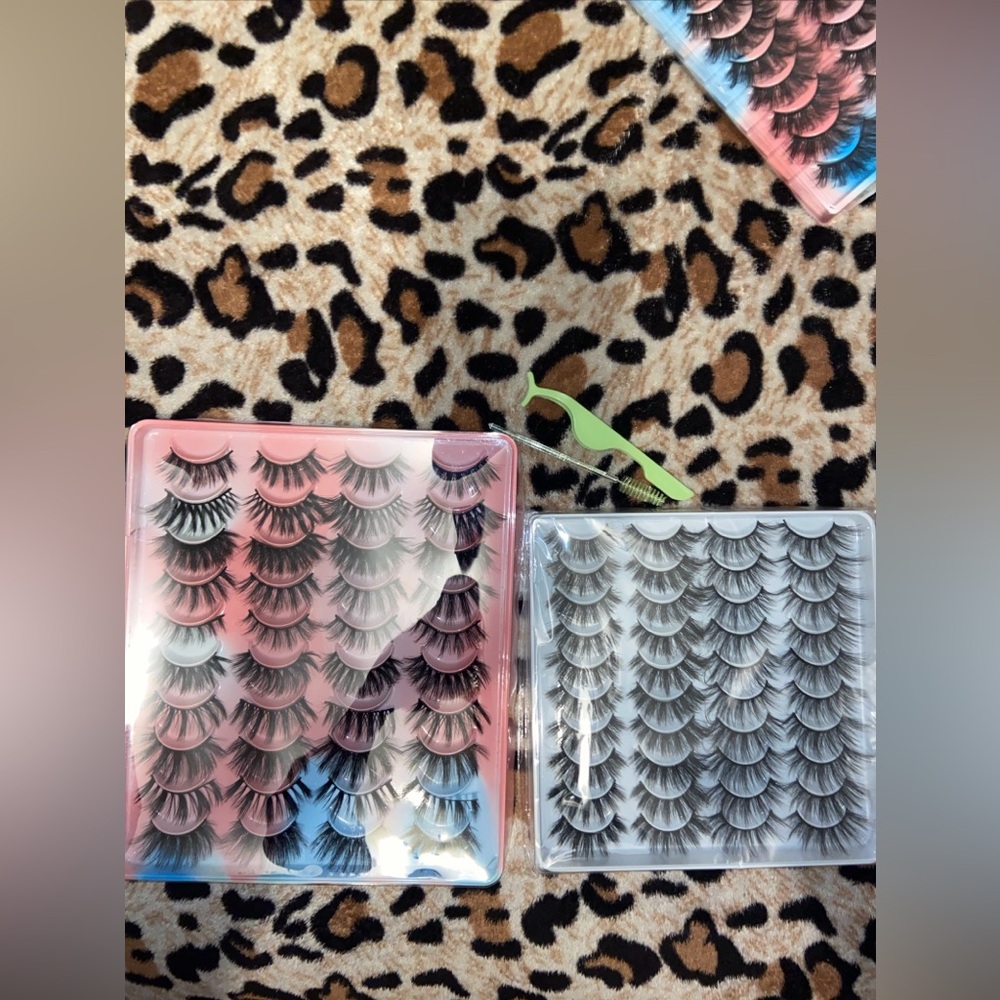 60 pairs of lashes new in trays without boxes